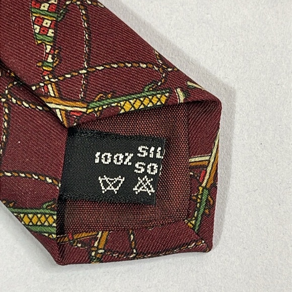Salvatore Ferragamo Silk Novelty Print Hunting Rifles Burgundy Mens Neck Tie - Picture 5 of 10